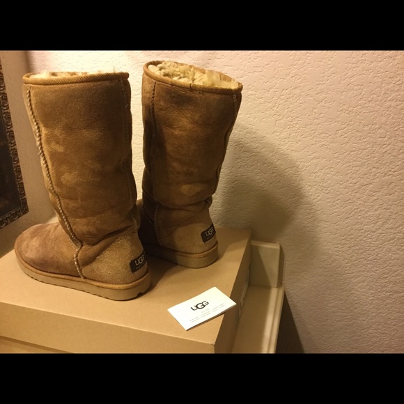 UGG Classic tall boots in chestnut Size 8 wide - Picture 8 of 8